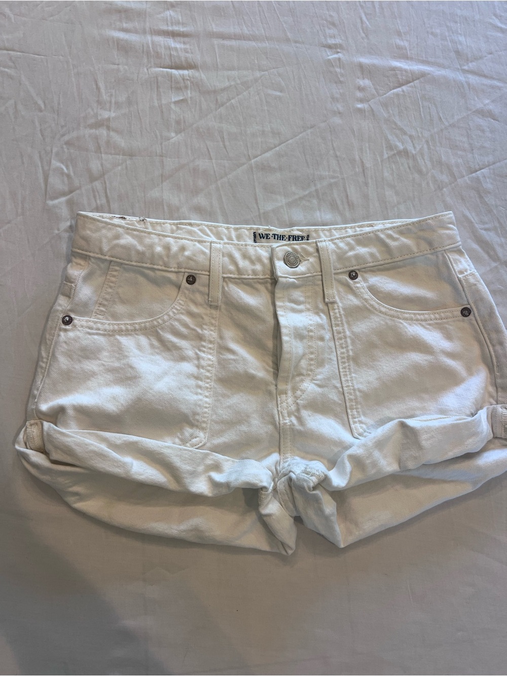 We The Free Women’s White Light Wash Denim Cut-Off Shorts Mid Rise 2" Cuffed 26